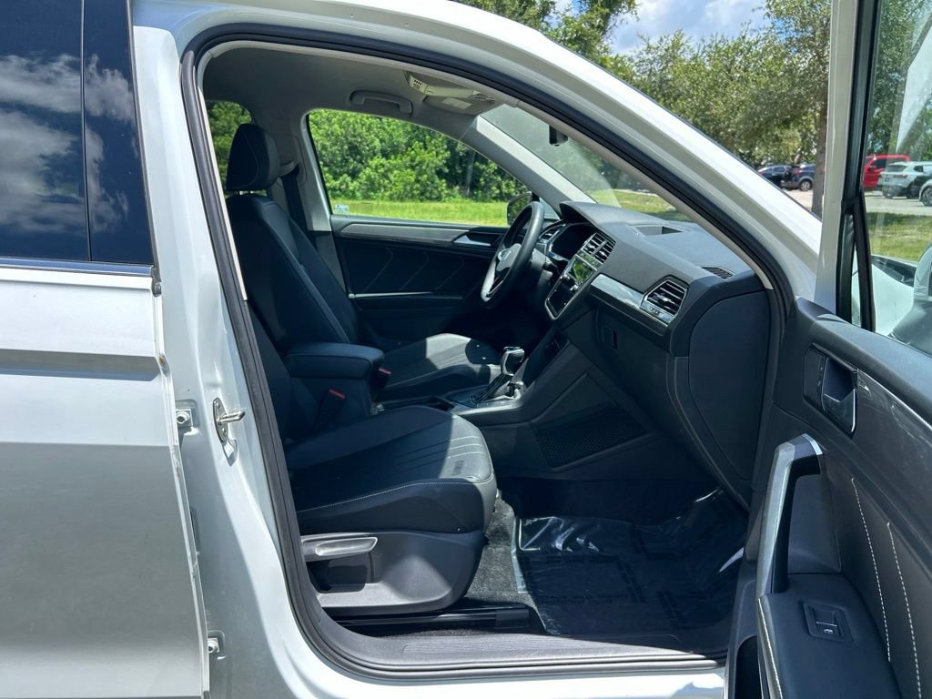 Certified 2023 Volkswagen Tiguan SE FWD image 42