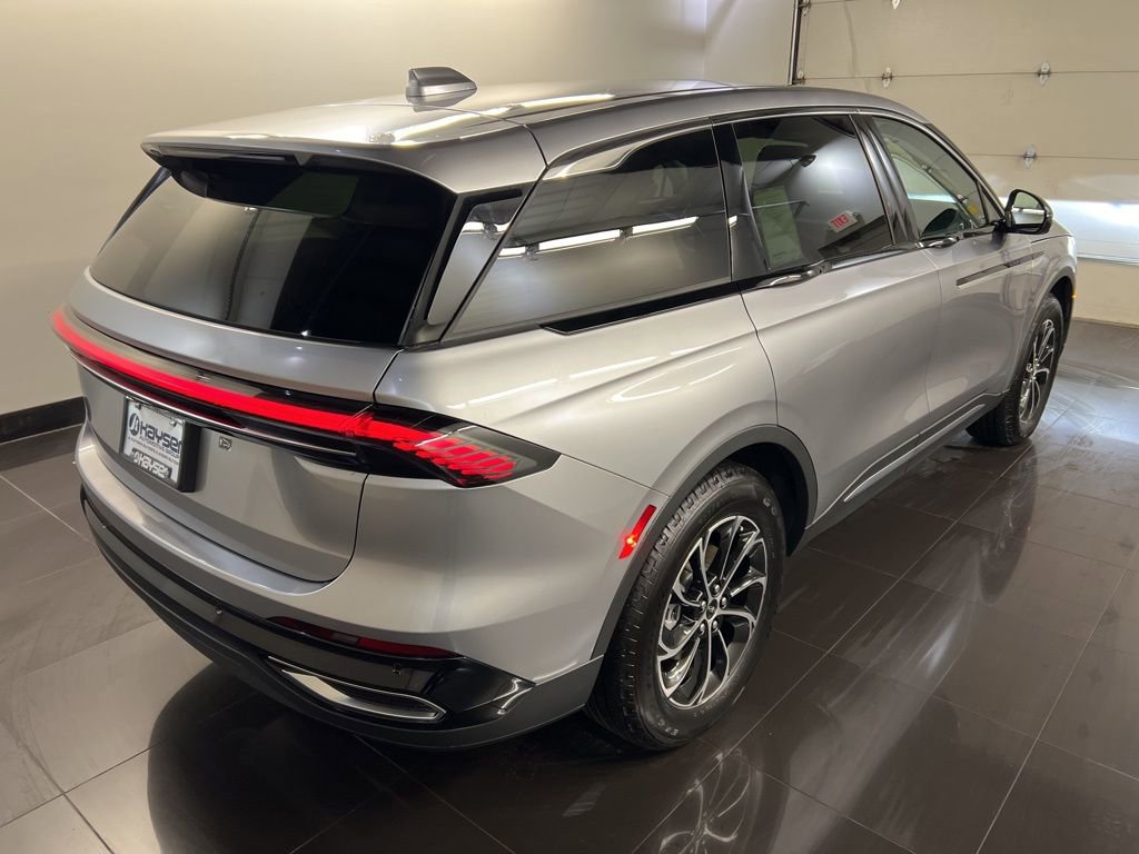 Used 2026 Lincoln Nautilus Premier image 6