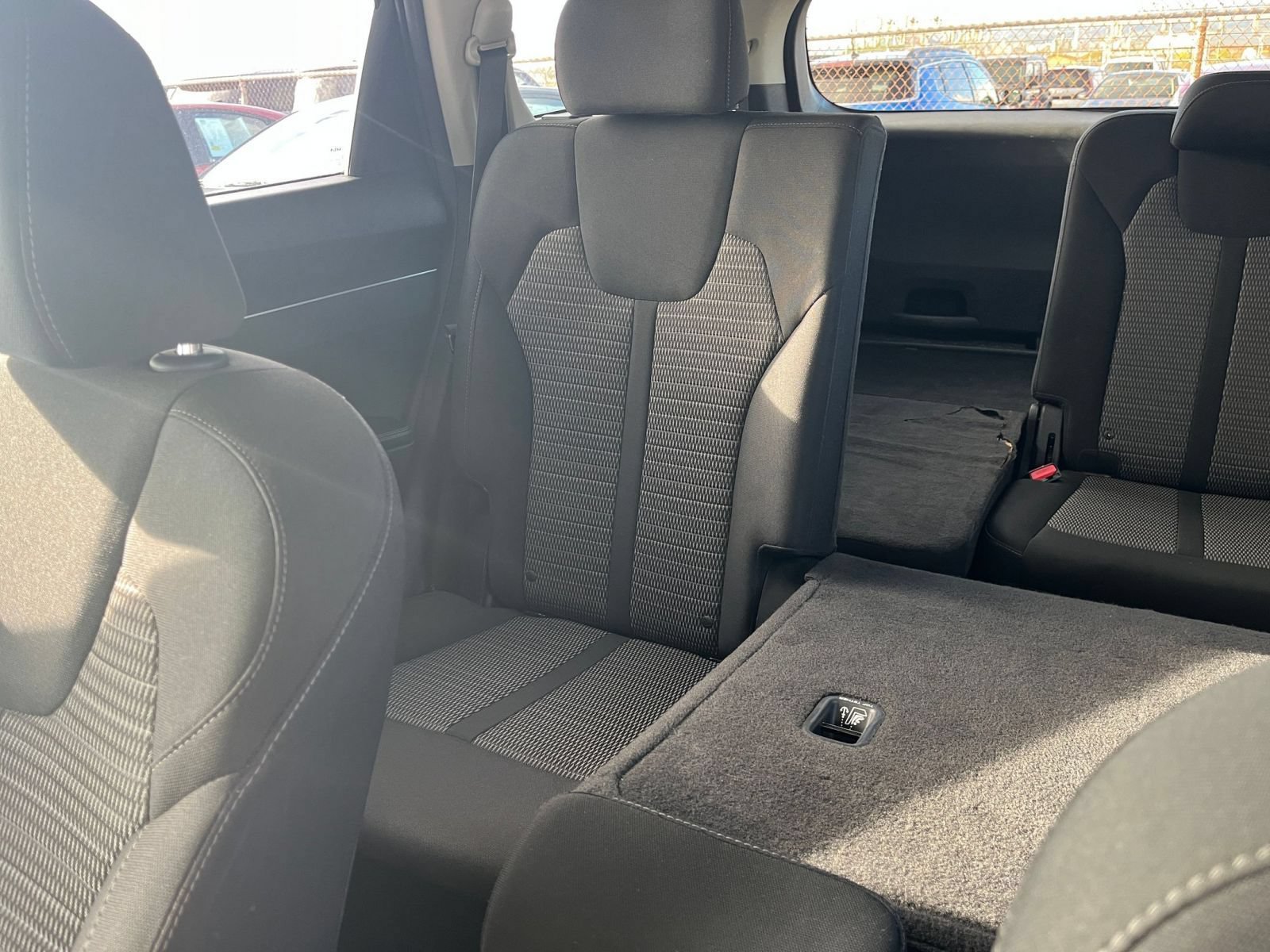 Used 2023 Kia Sorento LX FWD image 38