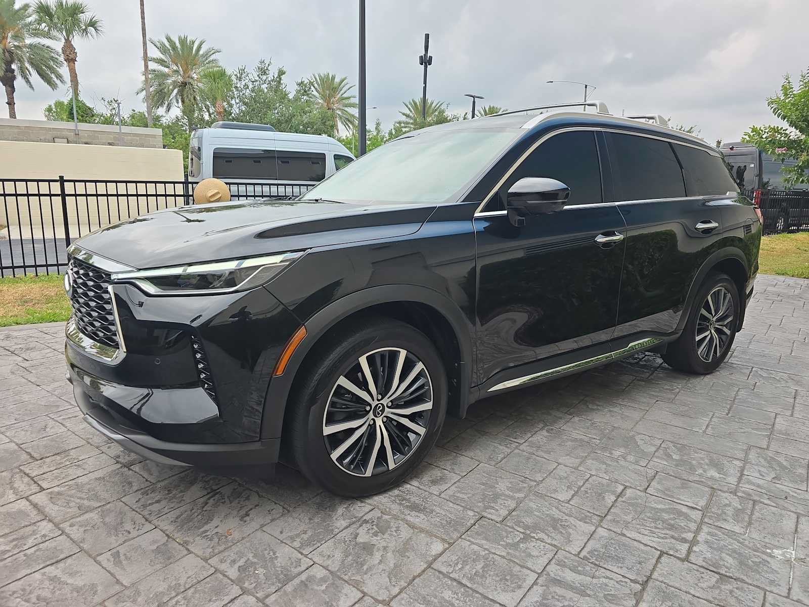 Certified 2025 INFINITI QX60 Sensory w/ Vision Package AWD/4WD image 8