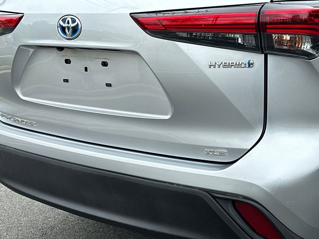 Used 2022 Toyota Highlander XLE AWD/4WD image 5