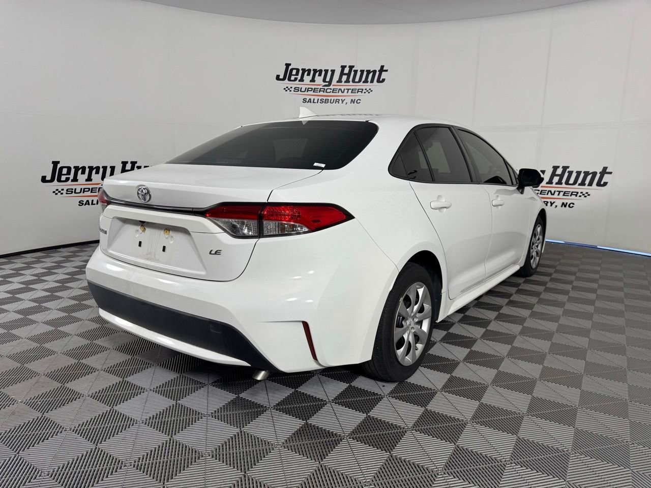 Used 2020 Toyota Corolla LE FWD image 7
