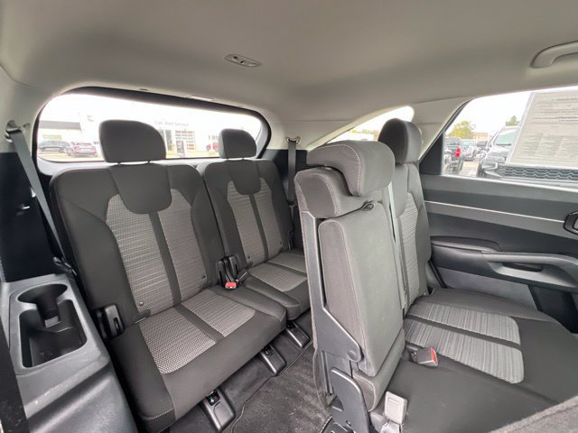 Used 2023 Kia Sorento LX FWD image 13