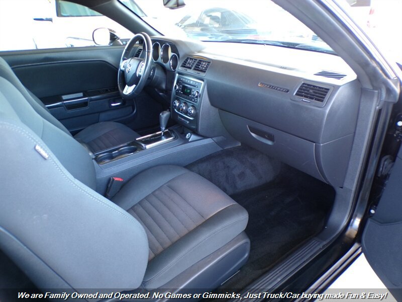 Used 2013 Dodge Challenger SXT RWD image 19