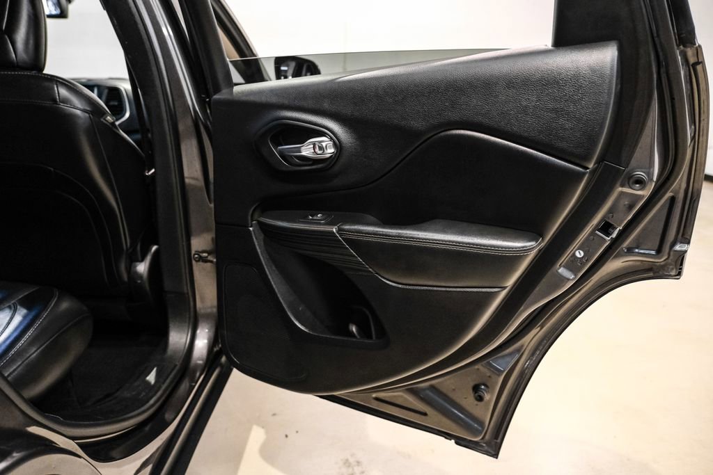 Used 2017 Jeep Cherokee Limited FWD image 45