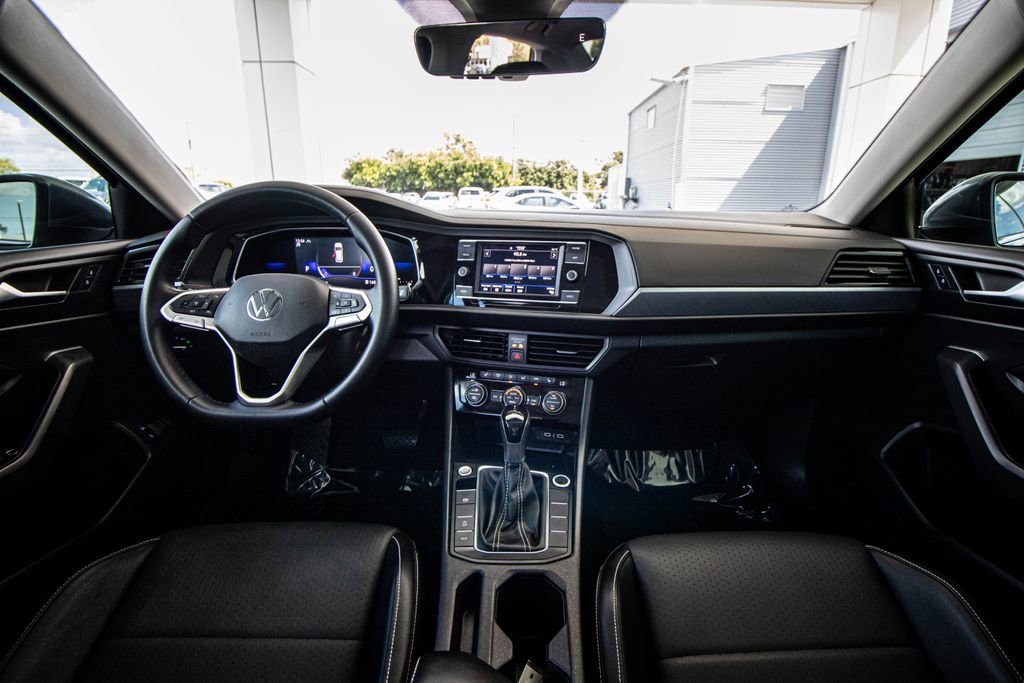 Certified 2022 Volkswagen Jetta SE image 27