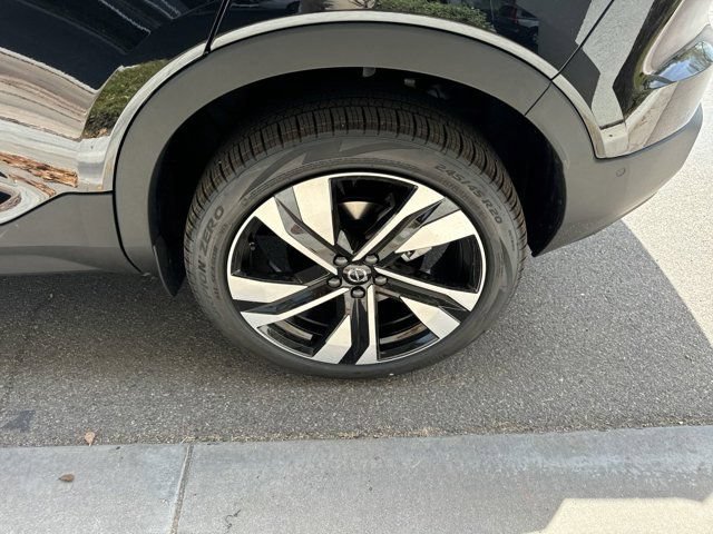 New 2024 Volvo XC40 B5 Plus w/ Climate Package AWD/4WD image 10