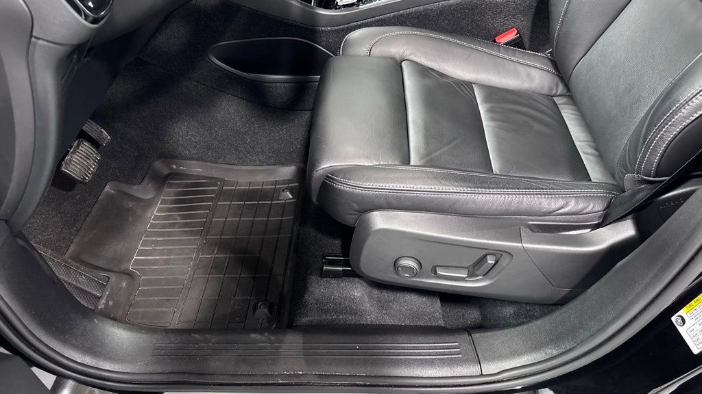 Certified 2023 Volvo XC40 B5 Plus w/ Protection Package Premier image 11