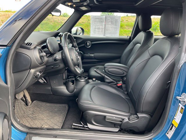 Used 2022 MINI Cooper 2-Door Hardtop FWD image 11
