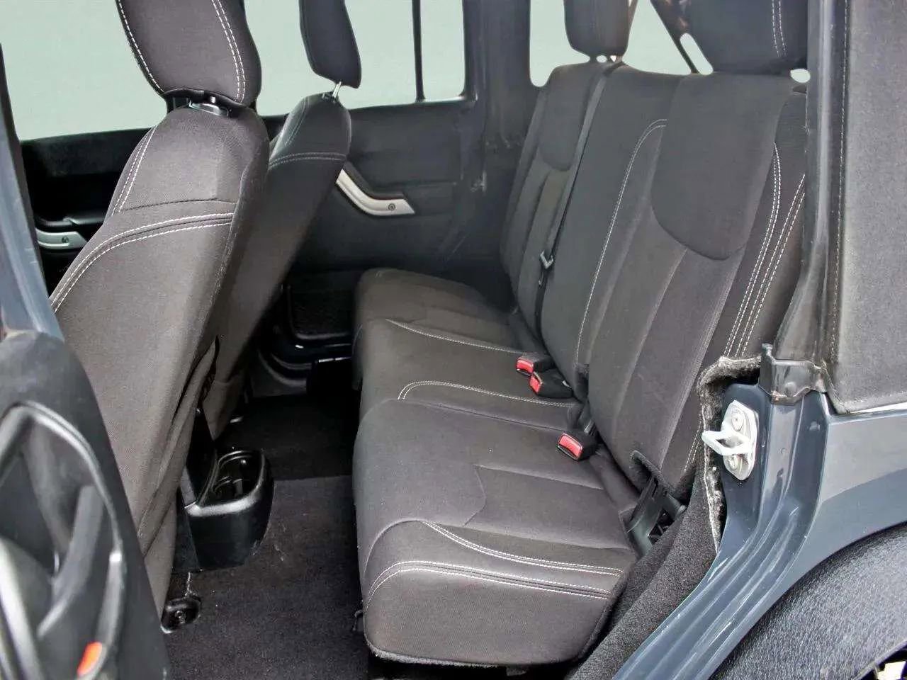 Used 2016 Jeep Wrangler Unlimited Rubicon w/ Connectivity Group image 20