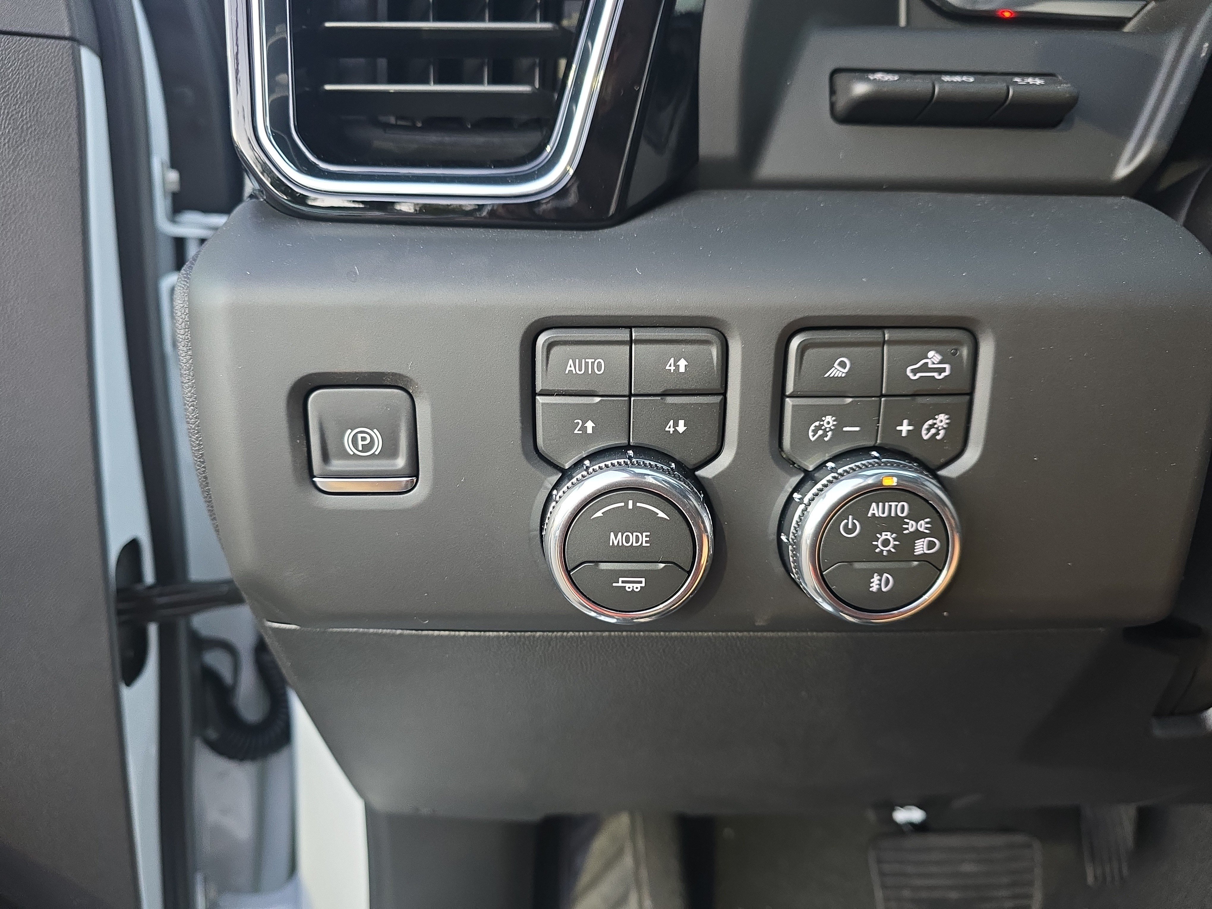 New 2026 GMC Sierra 3500 Denali Ultimate AWD/4WD image 25