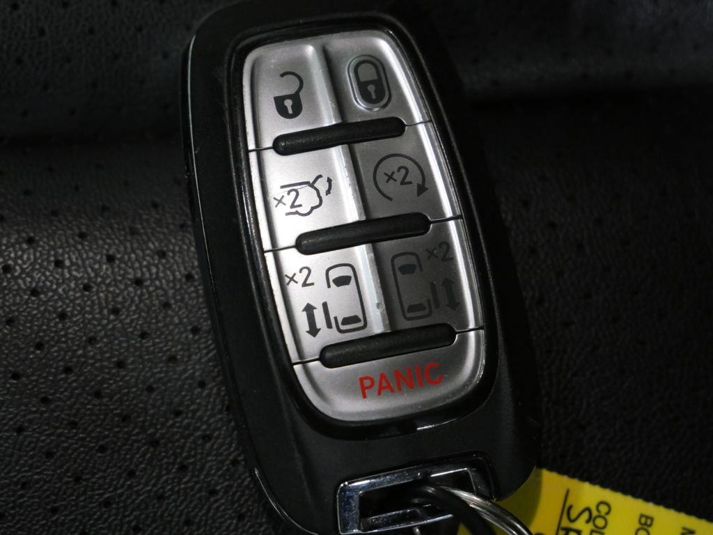 Used 2025 Chrysler Pacifica Select FWD image 30