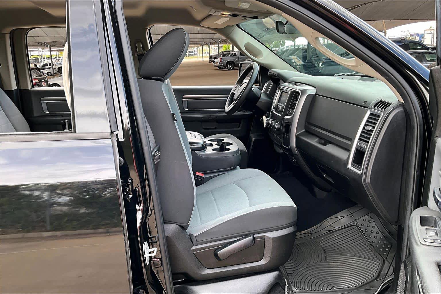 Used 2021 RAM 1500 Classic SLT image 9