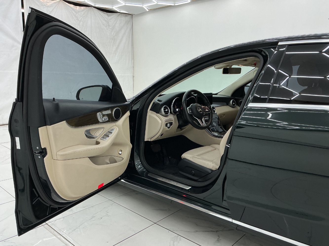 Used 2019 Mercedes-Benz C 300 Sedan image 19