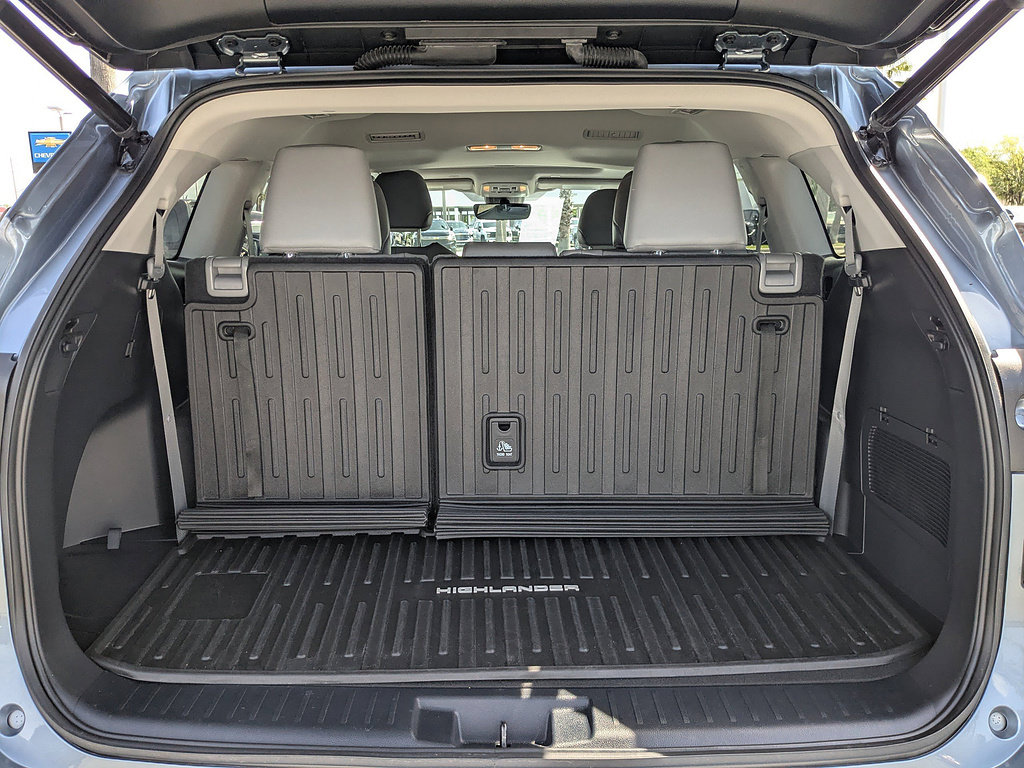 Used 2023 Toyota Highlander XLE FWD image 27