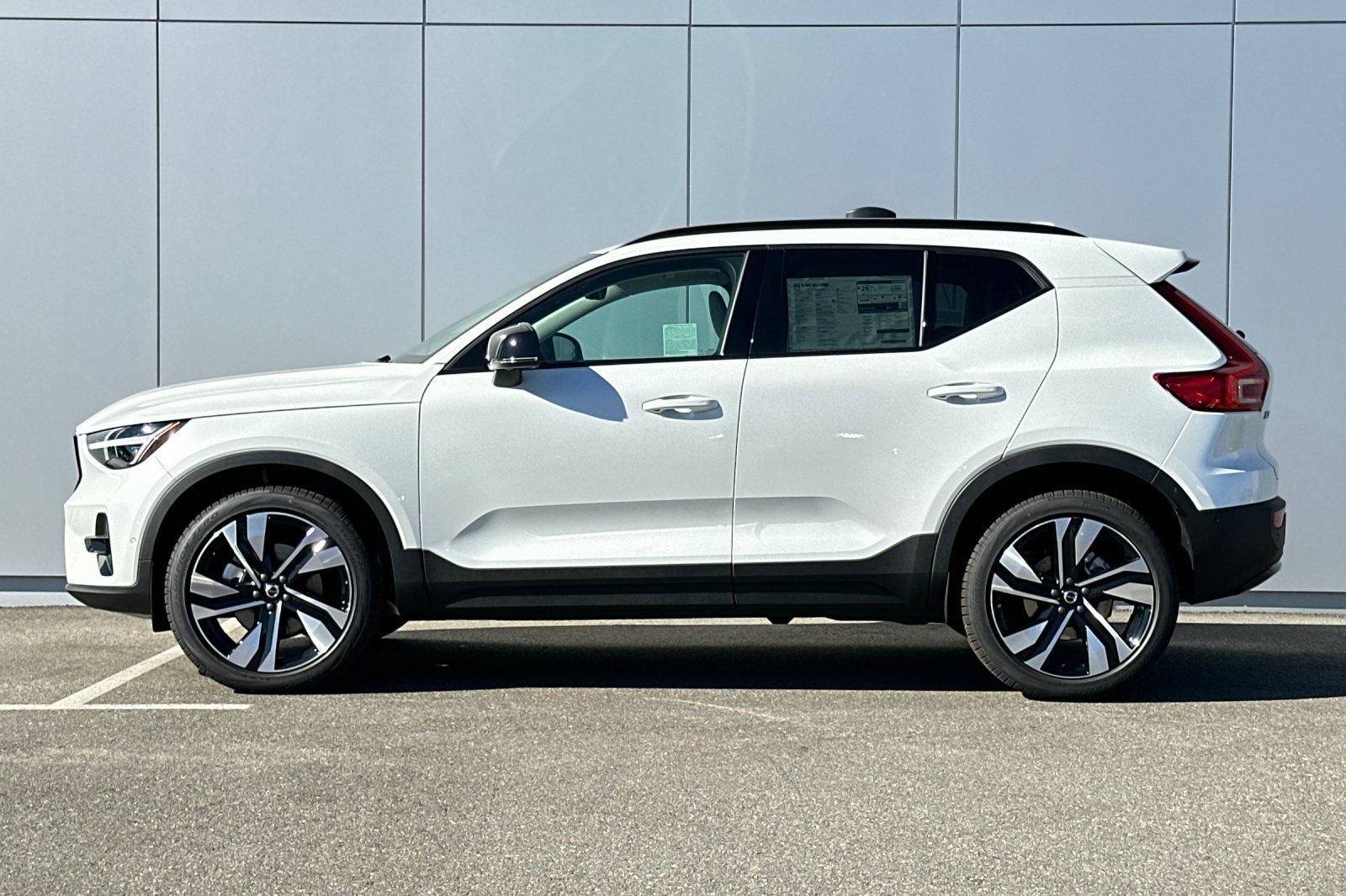 New 2026 Volvo XC40 B5 Ultra w/ Climate Package AWD/4WD image 2