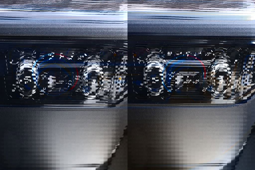 Used 2024 GMC Sierra 1500 Elevation image 21