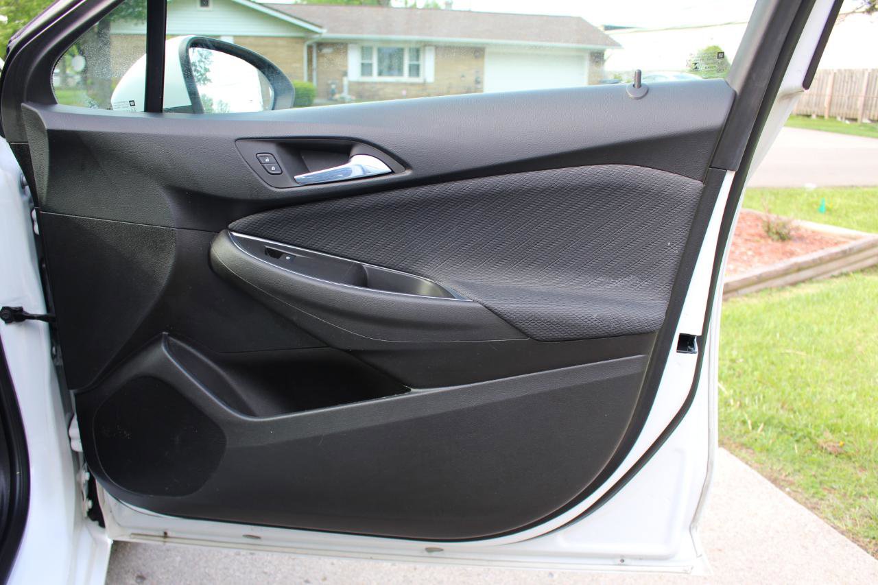 Used 2018 Chevrolet Cruze LT FWD image 35