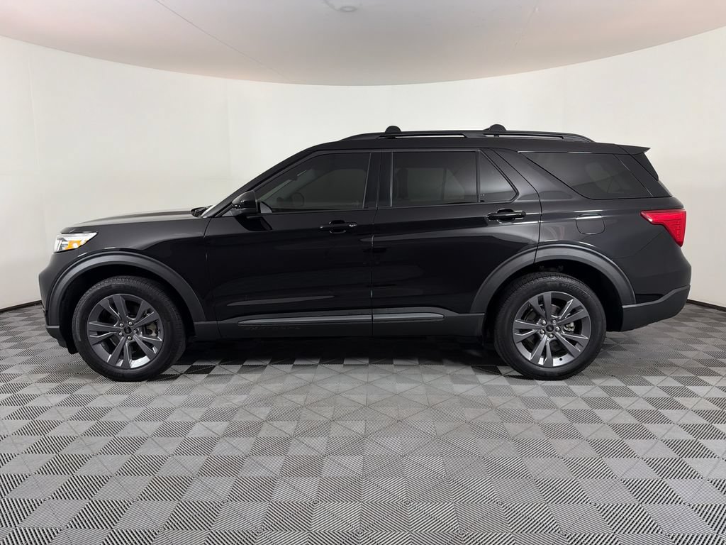 Used 2024 Ford Explorer XLT w/ Equipment Group 202A AWD/4WD image 6