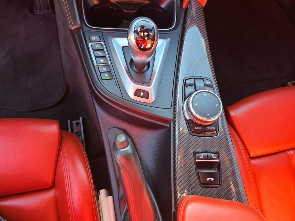 Used 2017 BMW M4 Convertible image 29
