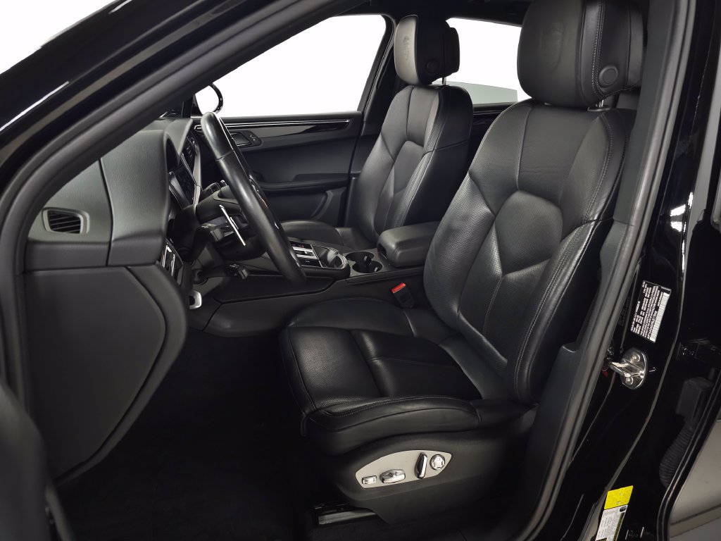 Used 2024 Porsche Macan Turbo AWD/4WD image 19