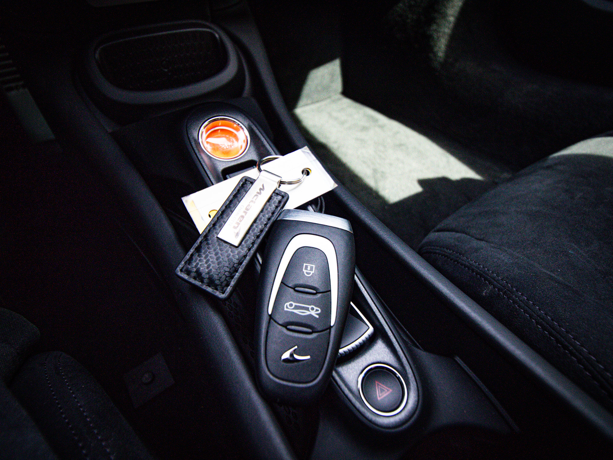 Used 2025 McLaren Artura RWD image 35