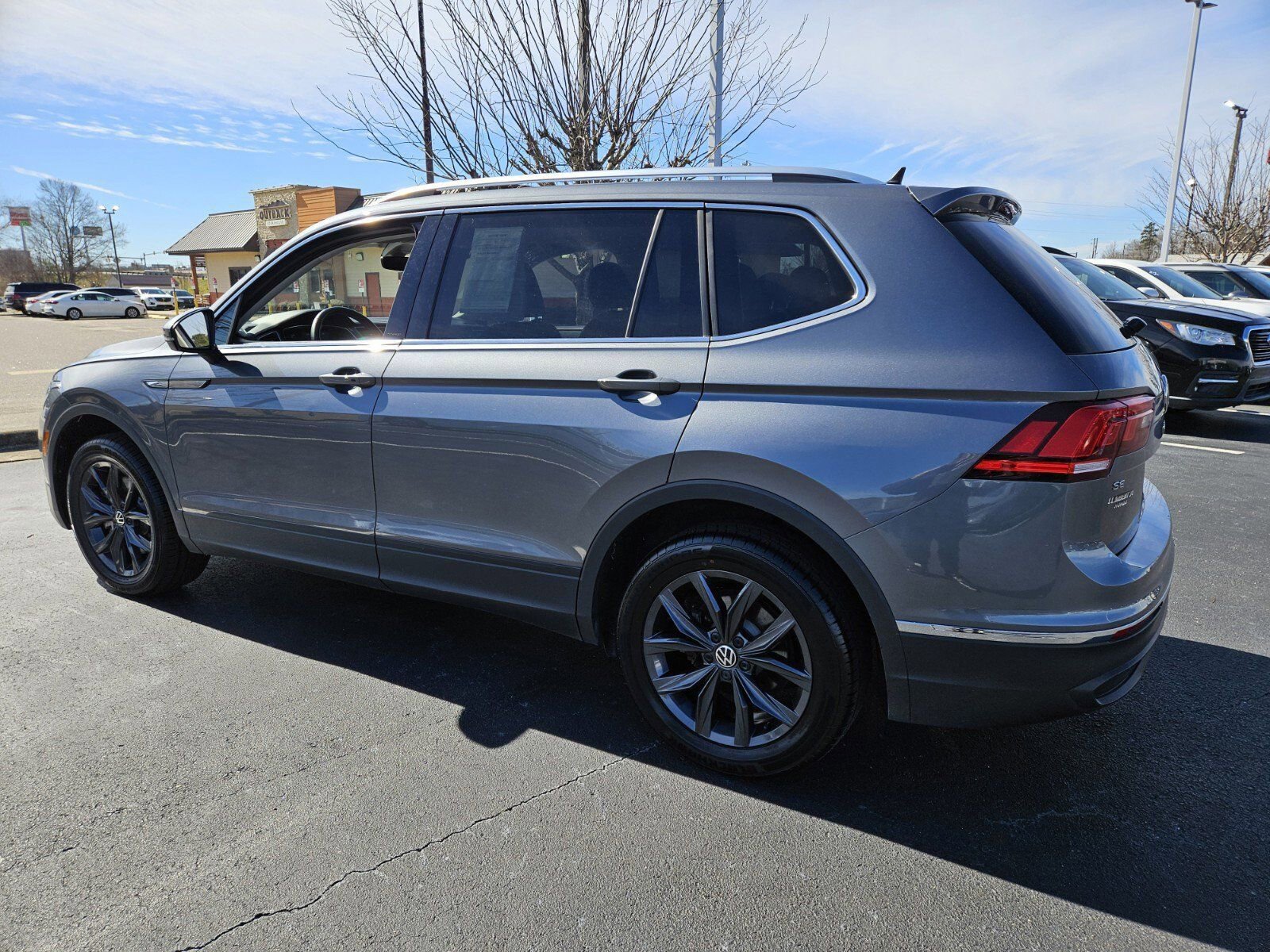Used 2024 Volkswagen Tiguan SE image 5