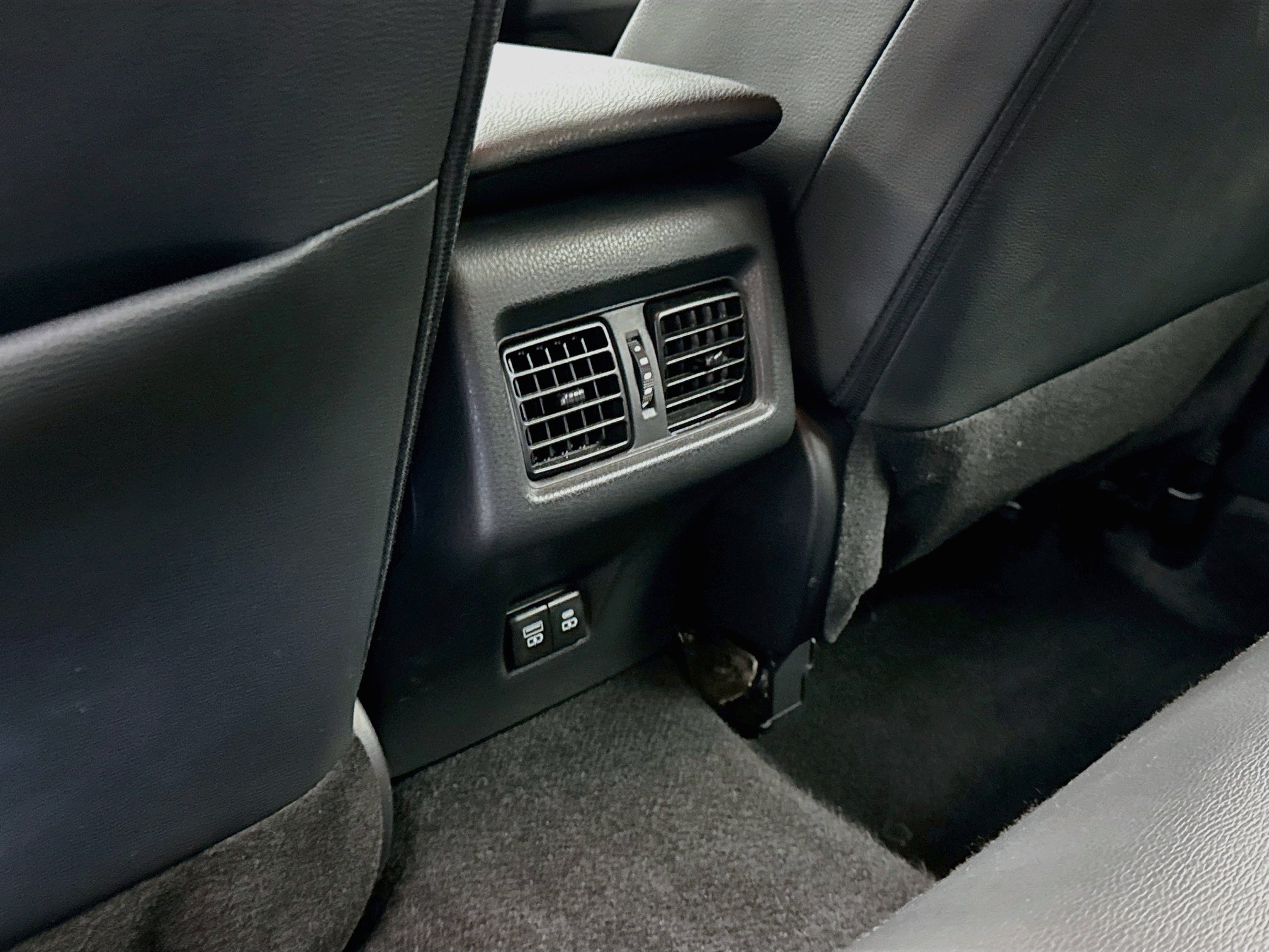 Used 2025 Toyota Camry SE FWD image 28