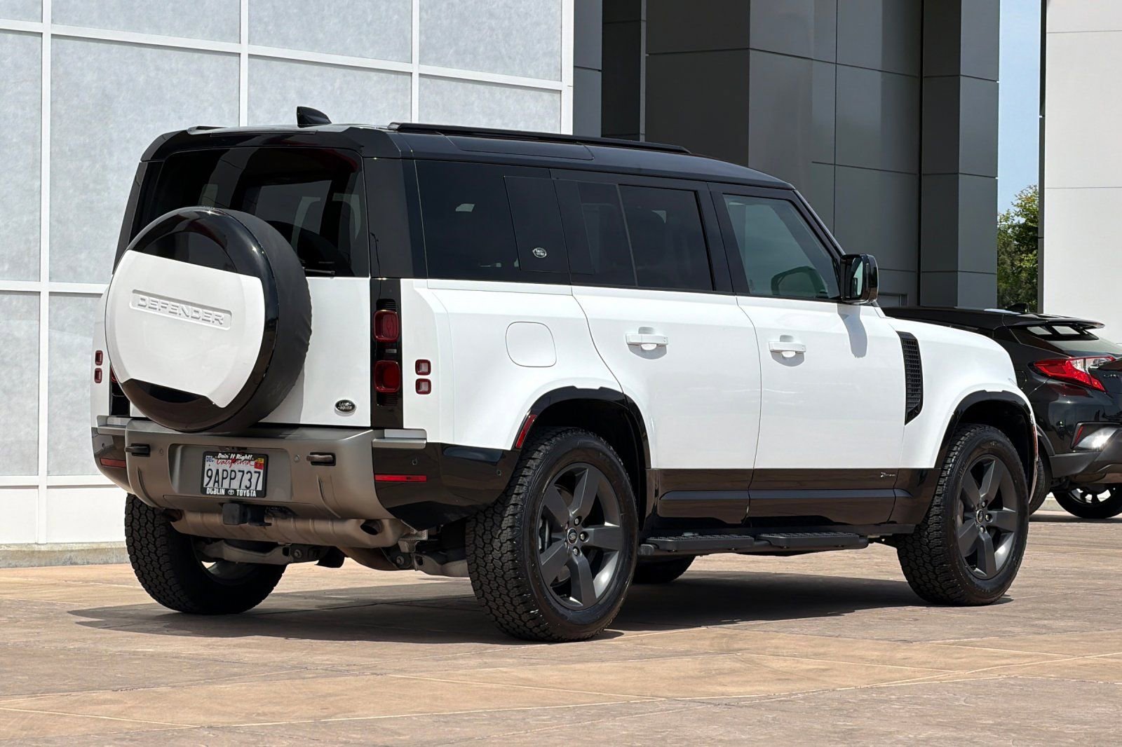 Used 2021 Land Rover Defender 110 X-Dynamic HSE AWD/4WD image 4