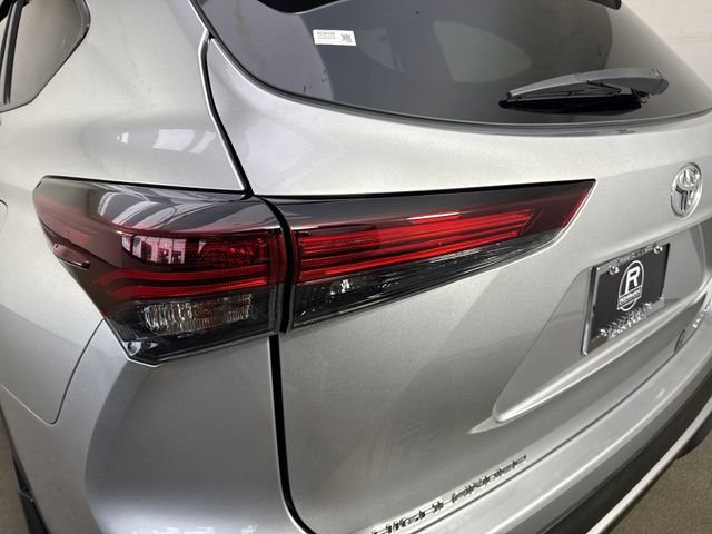 Used 2024 Toyota Highlander XSE AWD/4WD image 30