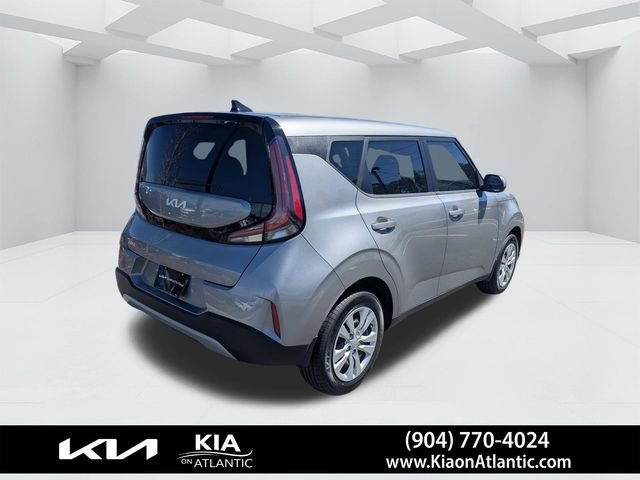Used 2023 Kia Soul LX image 3