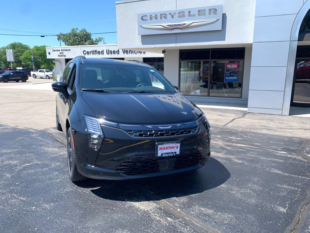 New 2027 Chrysler Pacifica Limited AWD/4WD image 2