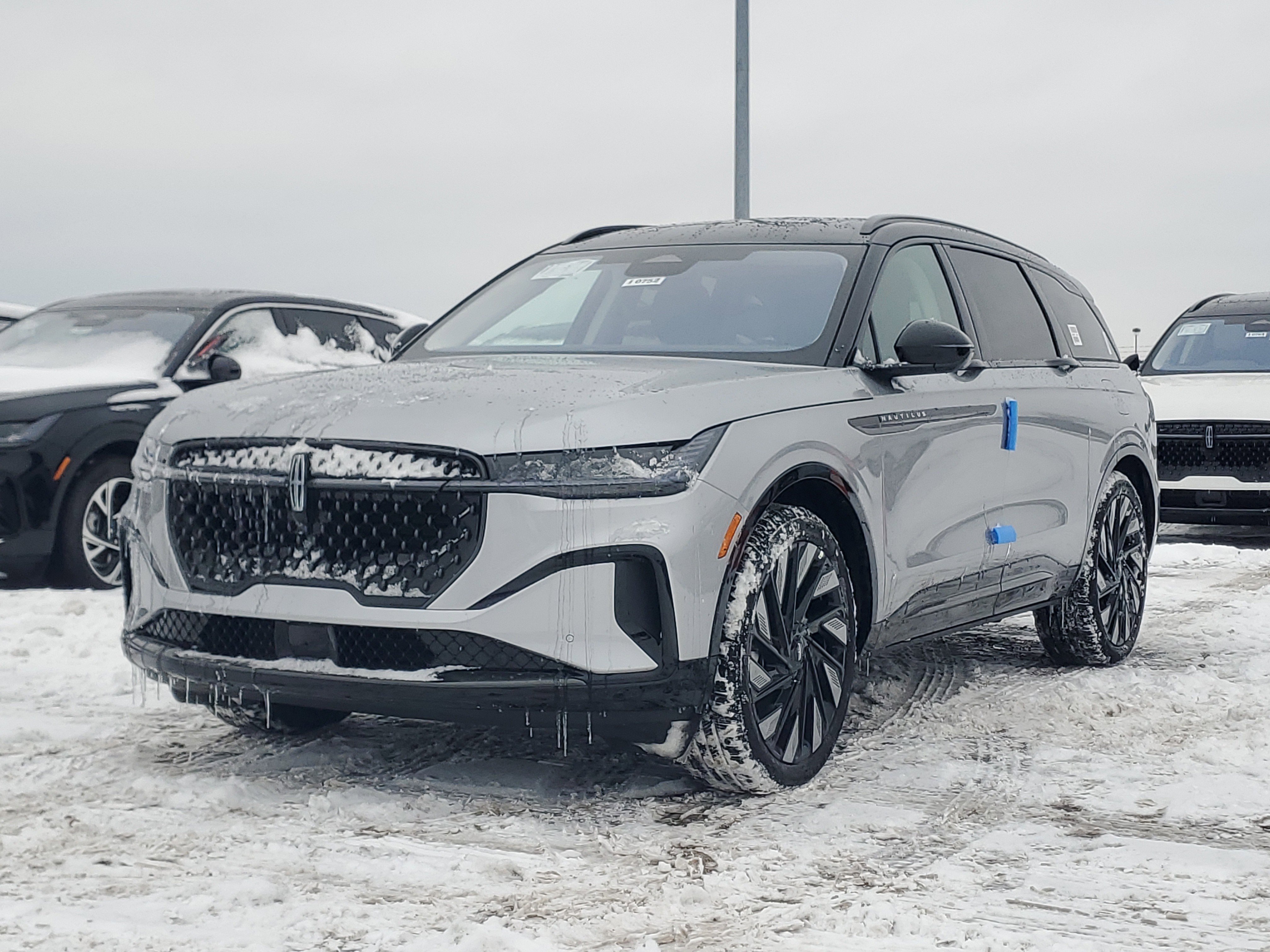 New 2026 Lincoln Nautilus Reserve w/ Jet Appearance Package image 2