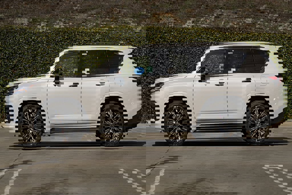 New 2026 Lexus LX 600 4WD w/ Luxury Package image 7