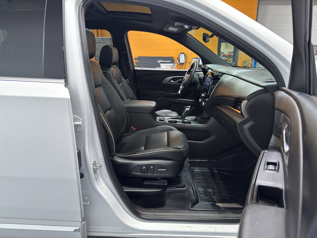 Used 2023 Chevrolet Traverse Premier image 18