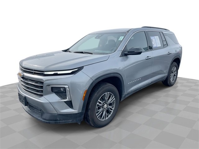 Used 2025 Chevrolet Traverse LT image 1