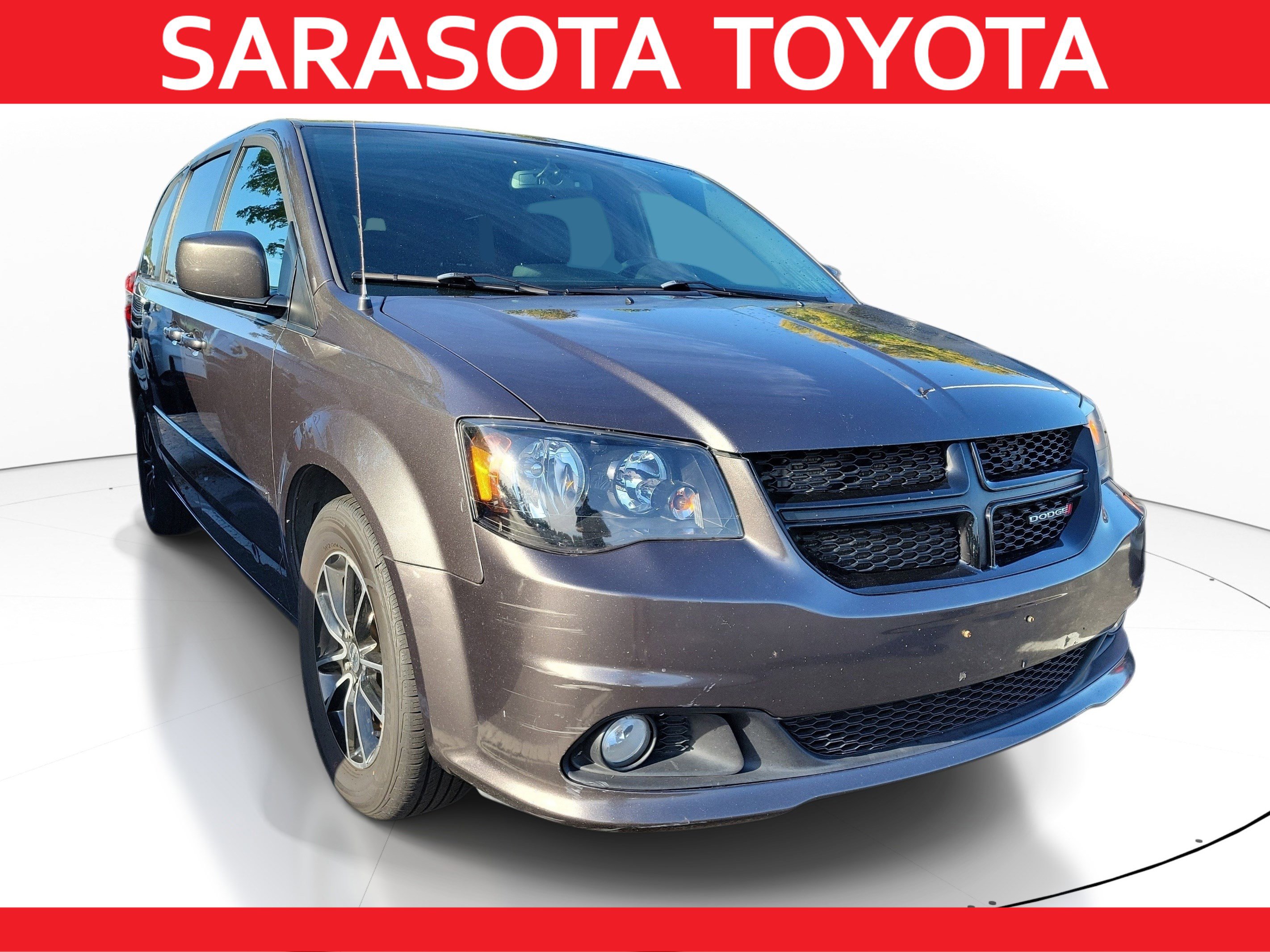 Used 2016 Dodge Grand Caravan SXT FWD image 1