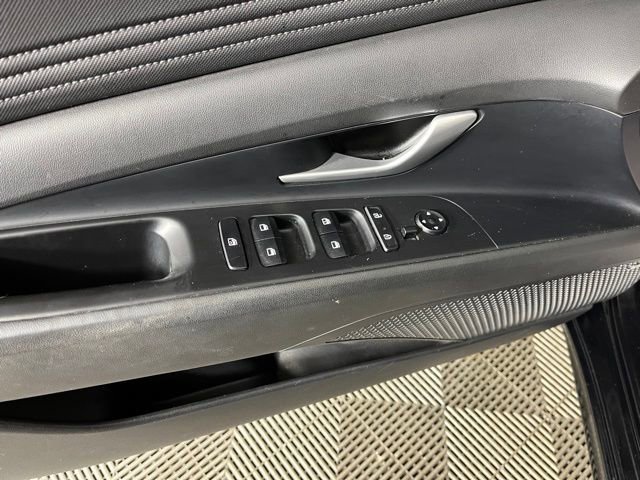 Used 2023 Hyundai Elantra Limited image 16