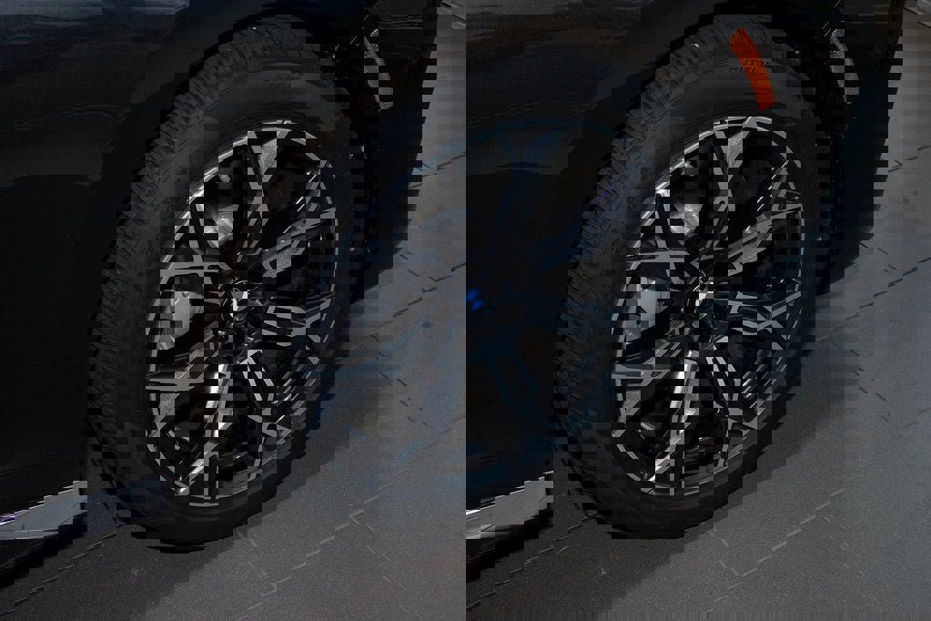 Used 2025 BMW i7 eDrive50 w/ Premium Package image 6