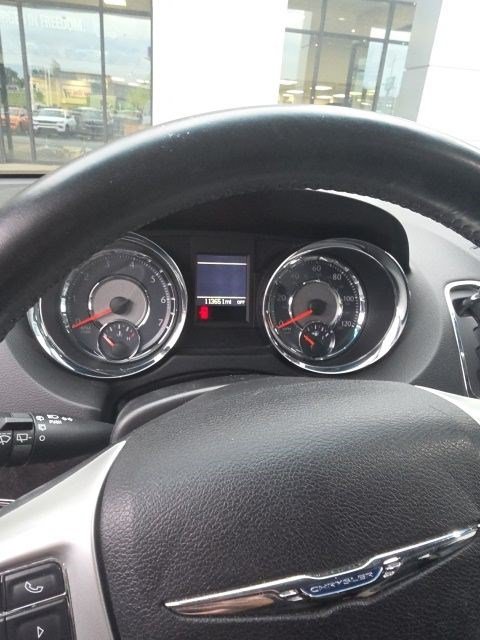 Used 2015 Chrysler Town & Country Touring FWD image 7