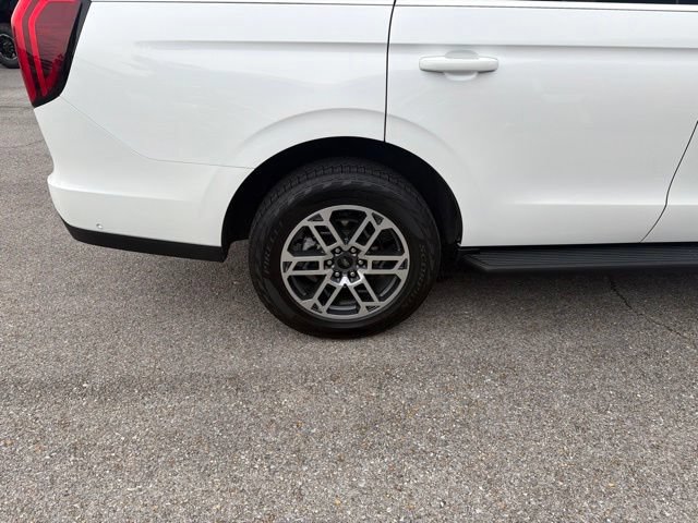 Used 2025 Ford Expedition Active AWD/4WD image 27