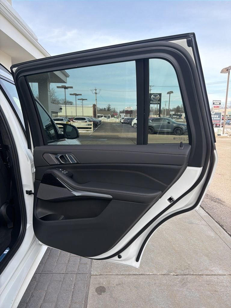 New 2026 BMW X7 M60i w/ Climate Comfort Package image 17