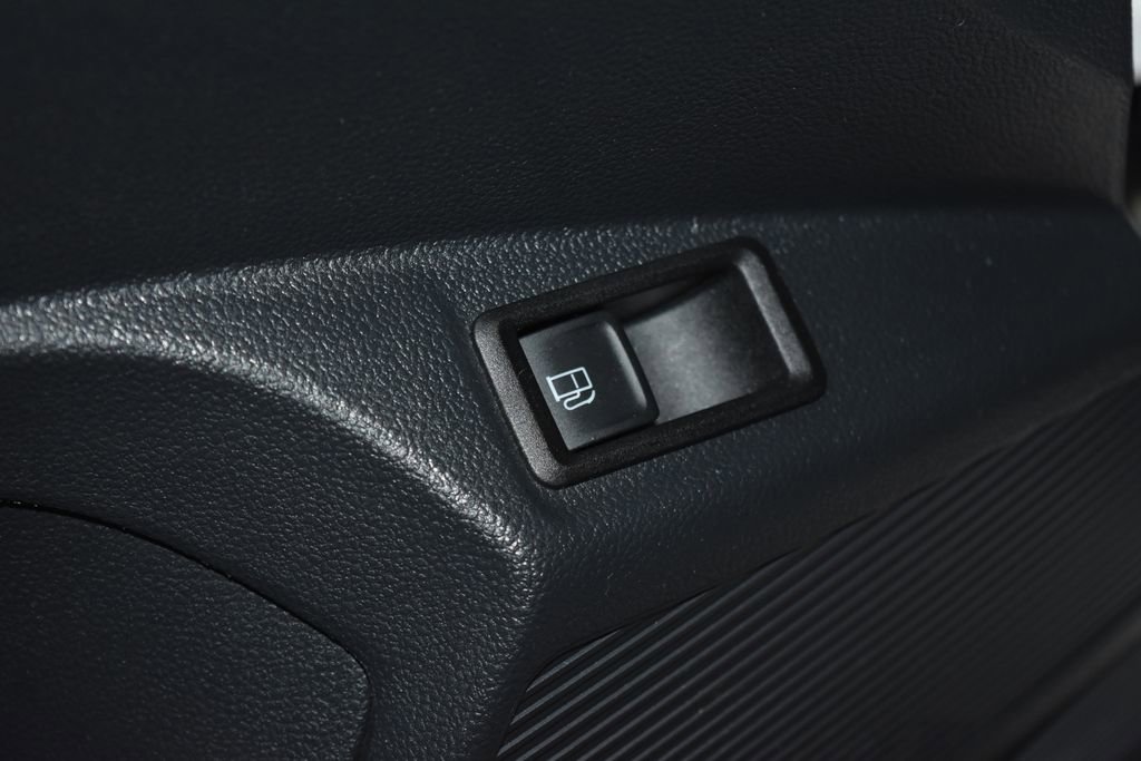 Certified 2023 Volkswagen Taos SE image 6