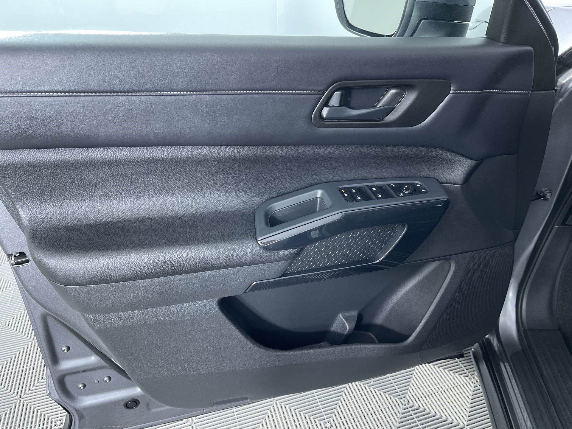 Certified 2023 Nissan Pathfinder SV AWD/4WD image 13