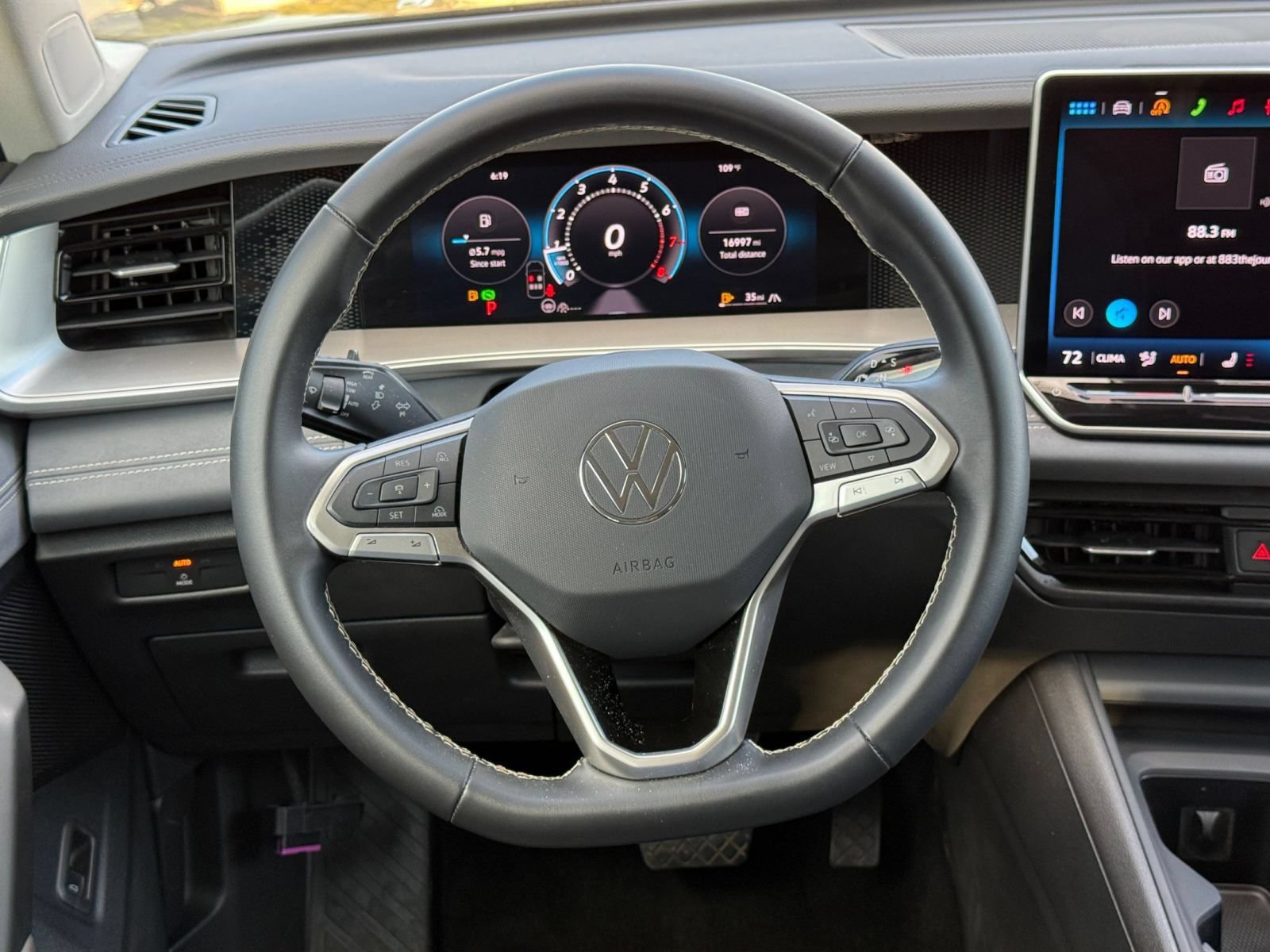 Used 2026 Volkswagen Tiguan SE AWD/4WD image 28