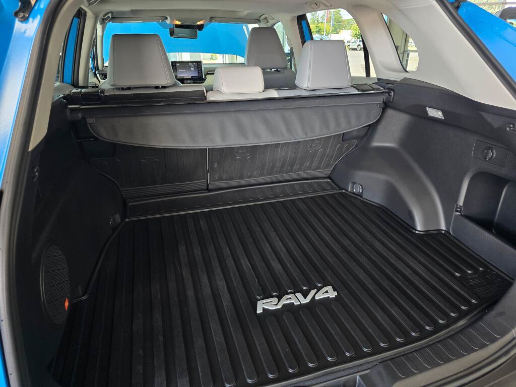 Used 2019 Toyota RAV4 XLE Premium AWD/4WD image 16