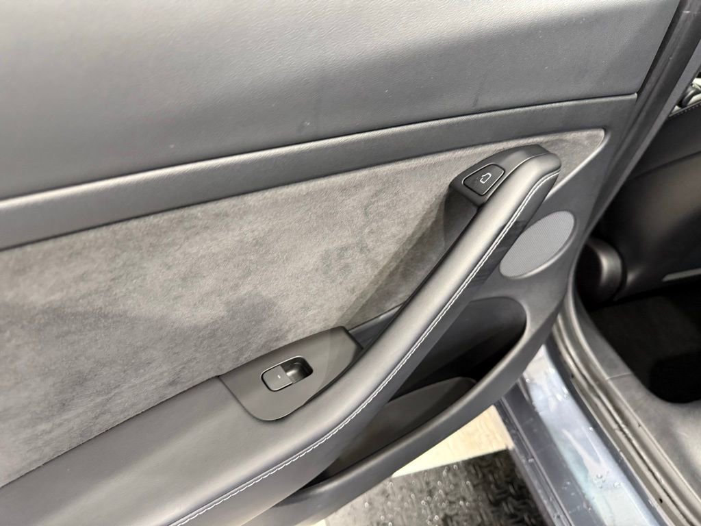 Used 2021 Tesla Model 3 Performance image 19