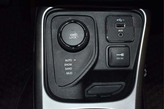 Used 2019 Jeep Compass Latitude w/ Cold Weather Group AWD/4WD image 29