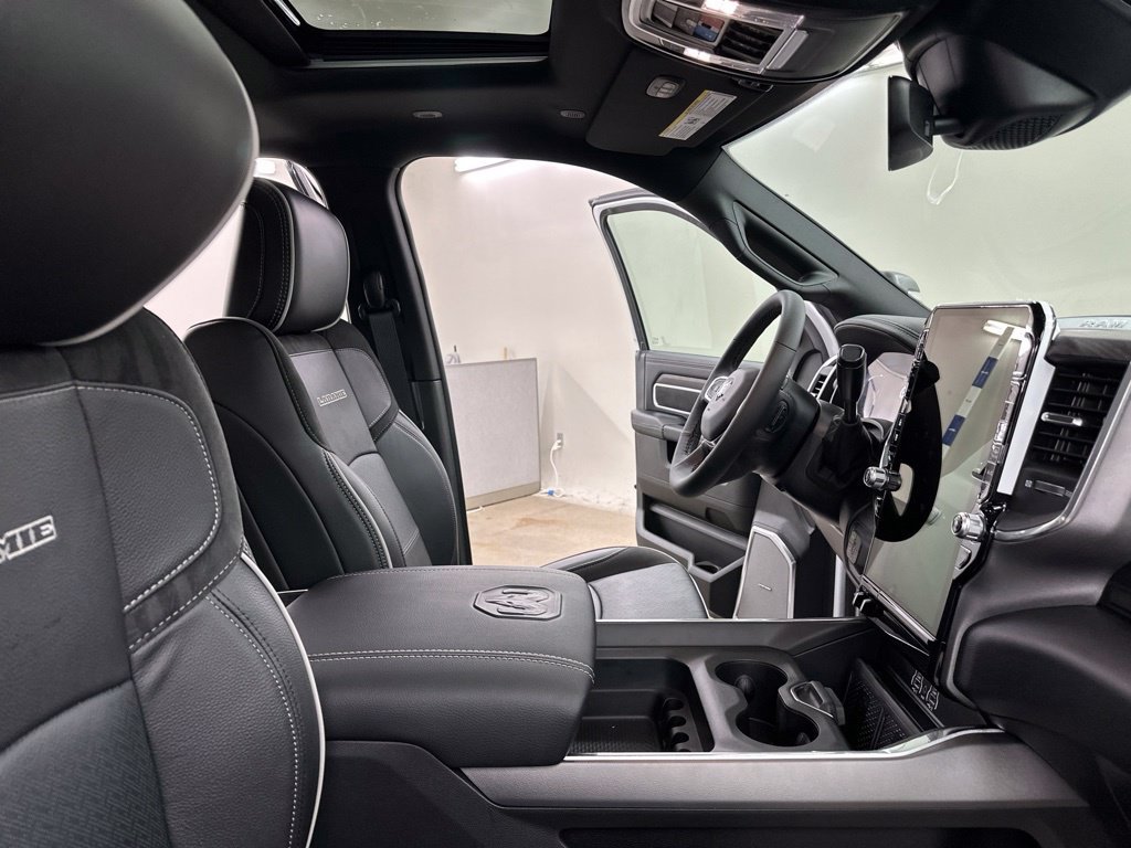 New 2026 RAM 3500 Laramie AWD/4WD image 25