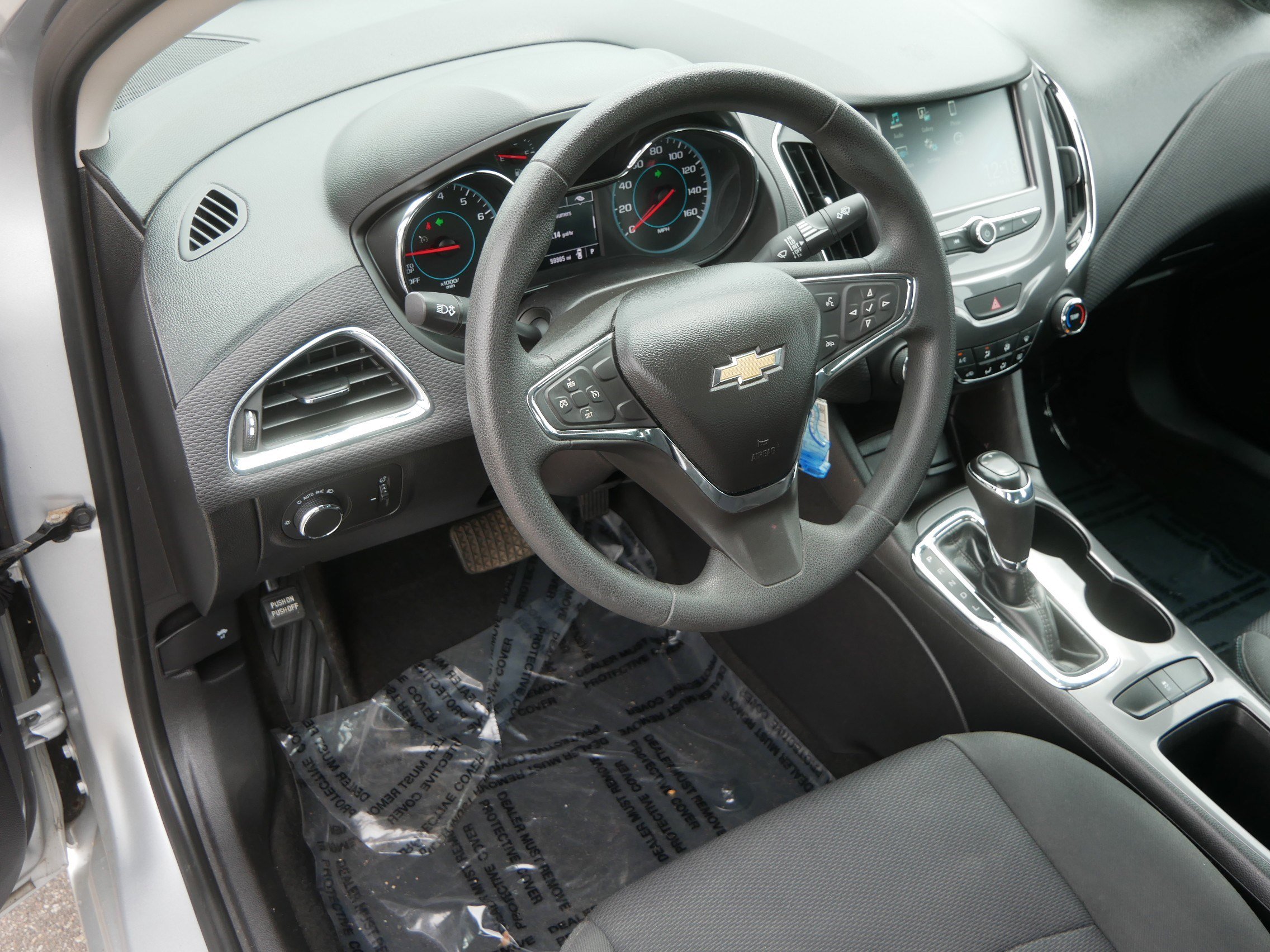 Used 2017 Chevrolet Cruze LT FWD image 19